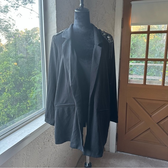 Junarose by Vera Moda Black Silver Embellished Shoulder Western Blazer - Picture 8 of 16